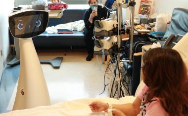 社交机器人改善住院儿童的前景