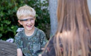 谷歌眼镜帮助自闭症儿童阅读面部表情