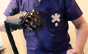 Fundamental Surgery integrates HaptX Glove into platform