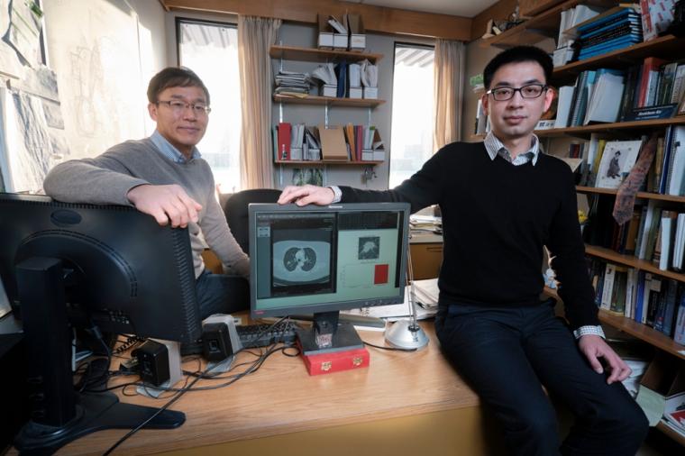 高锡范(左)和王益，他们的软件“学习”发现疾病…